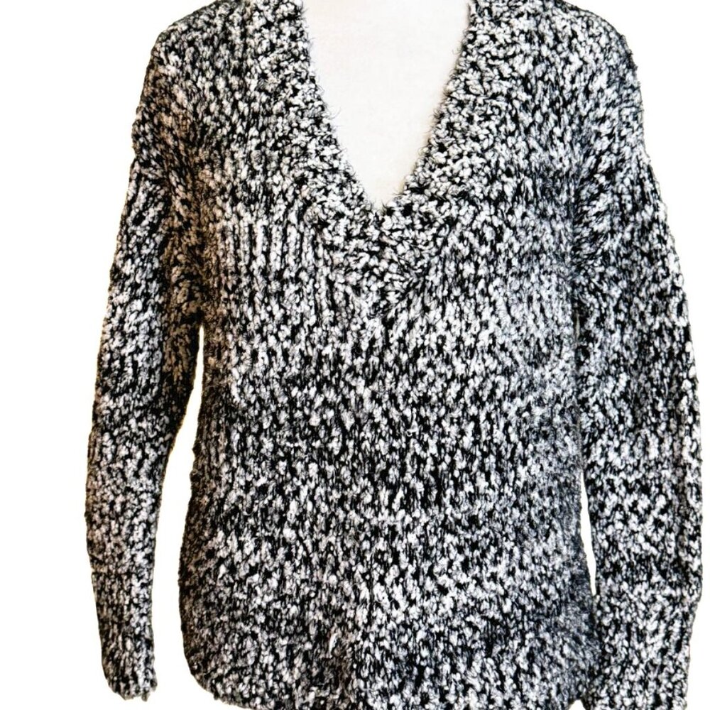 YES LOLA Women's Sweater V-Neck Long Sleeve size M